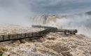 Seg&uacute;n la Prefectura Naval Argentina, el r&iacute;o subi&oacute; algo m&aacute;s de dos metros entre el domingo y el lunes frente a Puerto Iguaz&uacute; y alcanz&oacute; una cota de 24,30 metros, con tendencia en ascenso