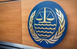Las medidas se piden mientras se constituye el tribunal arbitral previsto en el Anexo VII de la Convenci&oacute;n, cuyo procedimiento Argentina inici&oacute; con una notificaci&oacute;n al Reino Unido el 28 de septiembre