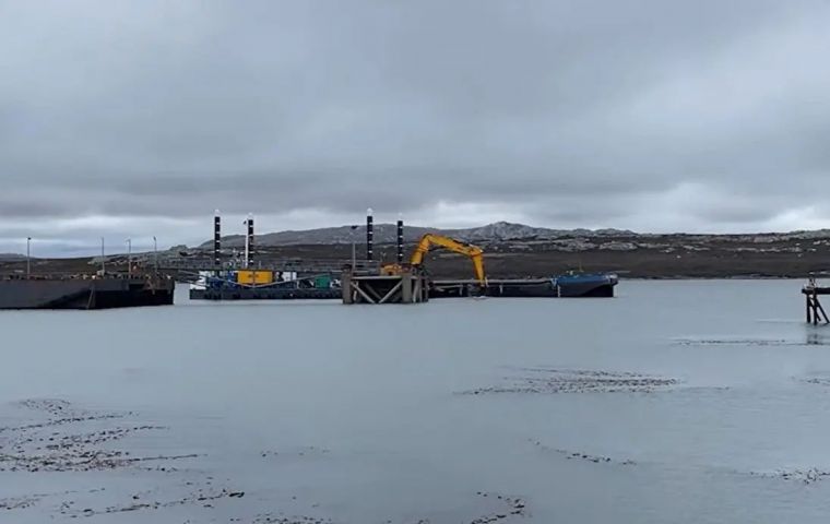El Capit&aacute;n de Puerto de Falklands, Steuart Barlow se refiri&oacute; a las nuevas facilidades 