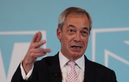 &ldquo;Le habr&iacute;a dicho: &lsquo;Bien, &iquest;sab&eacute;s qu&eacute;, amigo? Chagos es tuyo. Diego Garc&iacute;a, a perpetuidad, la base militar estadounidense m&aacute;s estrat&eacute;gica del mundo&rsquo;&rdquo;, relat&oacute; Farage
