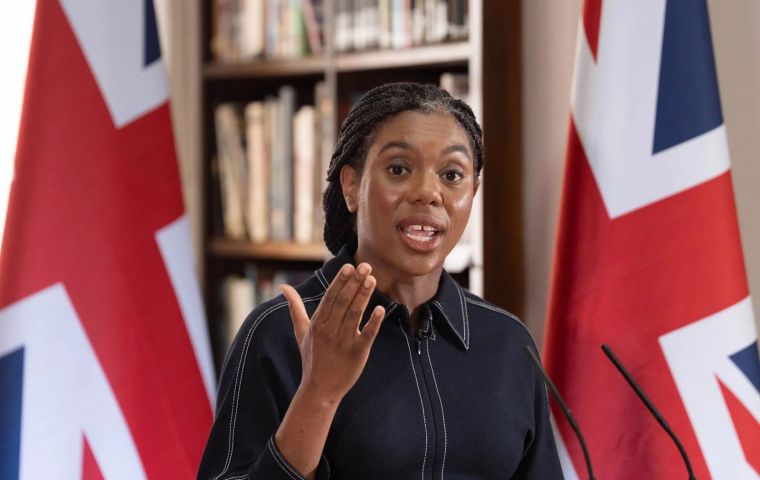 &ldquo;No hay orgullo por nuestro pa&iacute;s en la forma en que habla de nosotros. Es una charla descuidada de un hombre que quiere ser responsable de la seguridad nacional brit&aacute;nica&rdquo;, a&ntilde;adi&oacute; Badenoch