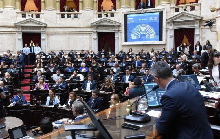 Seg&uacute;n Clar&iacute;n, Washington plante&oacute; dos alternativas: congelar el proyecto, su opci&oacute;n preferida, o modificarlo para que las empresas estadounidenses queden excluidas