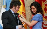Milei ha mantenido duros enfrentamientos con S&aacute;nchez desde 2024 y ha hecho de sus alianzas con dirigentes conservadores una de las se&ntilde;as de su pol&iacute;tica exterior