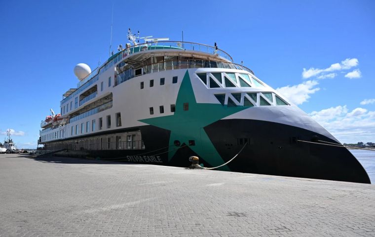 Los buques que llegaron fueron el Expedition, el Ocean Albatros, el Ocean Nova, el Sylvia Earle, el Ocean Explorer, el Seaventure y el Sea Spirit, embarcaciones con cascos reforzados