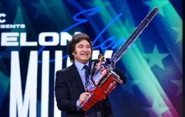 Milei y sus pol&iacute;ticas de motosierra lo han convertido en el ni&ntilde;o mimado de la derecha radical.