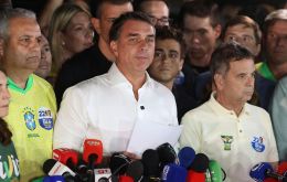 &ldquo;Es imposible reconocer el resultado de las elecciones en el contexto en que sucedieron estas cosas. Vamos a pedir la anulaci&oacute;n de estas elecciones&rdquo;, declar&oacute; Bolsonaro sin aceptar preguntas
