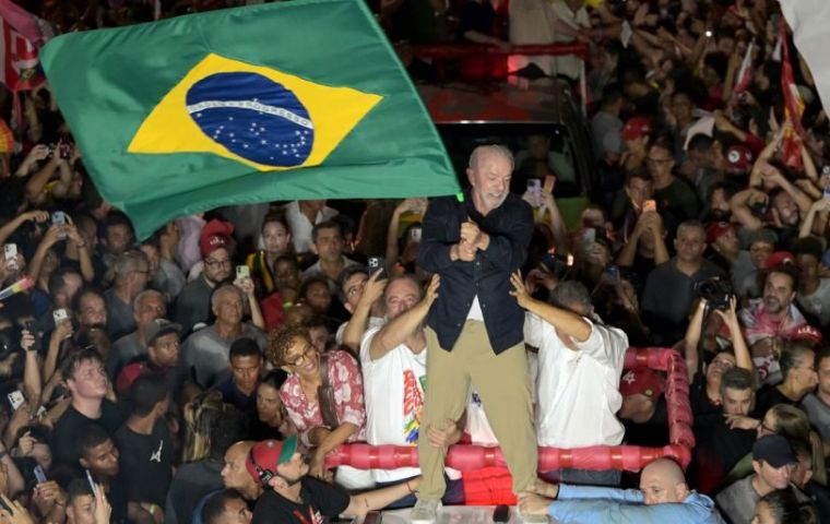 La ca&iacute;da de los futuros del Ibovespa alcanz&oacute; el l&iacute;mite permitido poco despu&eacute;s de la apertura y oblig&oacute; a suspender temporalmente la negociaci&oacute;n, por lo que la Bolsa de S&atilde;o Paulo