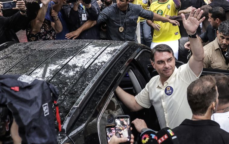Un funcionario del Departamento de Estado confirm&oacute; que se emitir&aacute;n visados para el senador y su familia