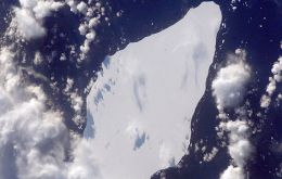 El iceberg B-9B a la deriva
