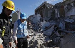 Ban Ki.moon recorre las zonas desvastadas de Concepción