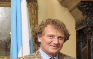 “Una decisión equivocada desde el punto de vista de los números” señaló el embajador Sersale di Cerisano