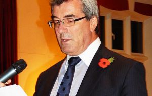 Administrador del gobierno de las Falkland Islands Keith Padgett anuncia los resultados   