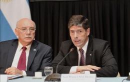 El canciller paraguayo Loizaga y el jefe de gabinete argentino Abal Medina 
