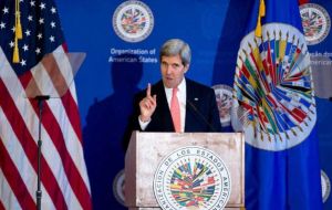 El Secretario de Estado John Kerry se dirige al auditorio de la OEA (Foto AP)