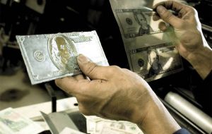 La moneda más falsificada en el mundo es el dólar norteamericano, incluso por delante del Euro