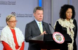 Las abogadas María Paulina Riveros y Nigeria Rentería Lozano son presentadas por el presidente Santos
