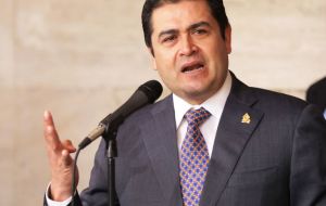 Hernández será el nuevo presidente de Honduras; Xiomara Castro admite que le toca el papel de 'oposición'