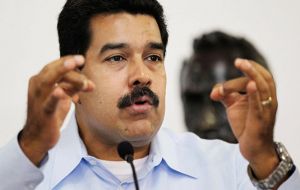 “Ya deben estar las mafias chillando, brincando y gritando”, dijo Maduro quien promete terminar con “los abusos”