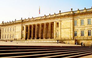 El Capitolio Nacional ubicado en la Plaza Bolívar,  sede del Congreso 