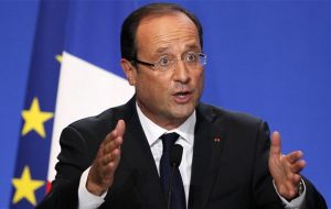 ”La defensa cibernética es mucho más necesaria después de la revelación de ciertas informaciones”, indicó Hollande