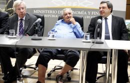 La nota saliente fueron las sandalias y pantalones remangados del presidente Mujica 