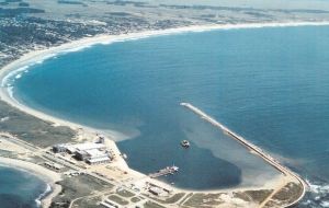 El futuro puerto estará ubicado en la costa de Rocha sobre el océano Atlántico próximo a Brasil 
