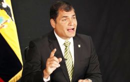 Según Correa dijo que el esquema que pretende no es el “bobo aperturismo”, que ha sido “un desastre” en América Latina.