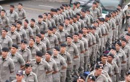  Los uniformados alegan 'falta de apoyo' del gobierno brasileño y de la sociedad civil, además de pedir mejores condiciones de trabajo.