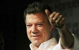 El presidente colombiano cuenta con un intención de voto del 34.7% y ganaría en la  eventualidad de una segunda vuelta 