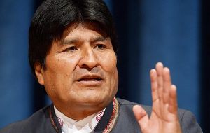 “Hay mucho dolor, hay profundo sentimiento por el hermano Hugo Chávez”, dijo el mandatario boliviano