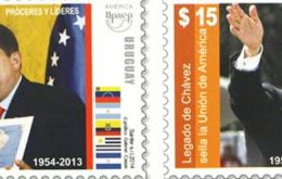 En uno de ellos aparece el líder venezolano con un mapa de América del Sur 