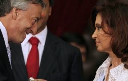  El gobierno de los Kirchners ha sabido aprovechar la debilidad de la izquierda uruguaya por reverenciar dogmas sin atender realidades 