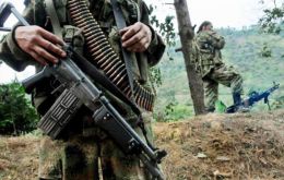 El anuncio siguió la muerte a sangre fría de dos policías capturados por la FARC