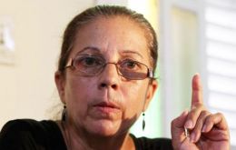 “Lo peor del comunismo salvaje con lo peor del capitalismo salvaje, y dejan fuera los cubanos” afirma Ofelia Acevedo 
