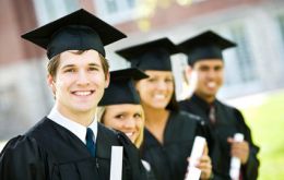  Según Universia un 66.7% de alumnos entrevistados busca cursos de formación profesional en el extranjero, preferiblemente en Europa 