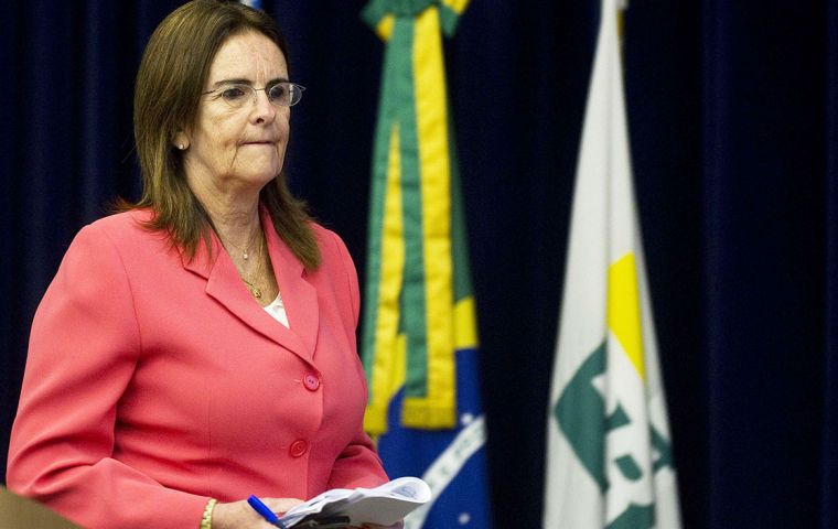 La presidenta Graca Foster culpó a la anterior administración y a su ex-director Paulo Roberto Costa 
