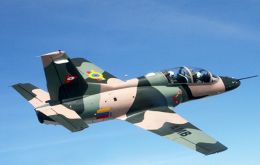 La FAB cuenta con Pilatus PC-7, Mark T-33 y Karakorum K-8 para derribar aviones dijo el ministro Saavedra 
