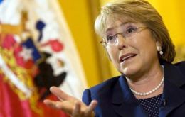 Bachelet también propuso un sistema de cupos para participación femenina 