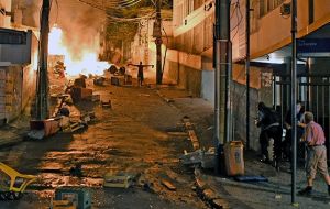 La muerte de un bailarín de O'Globo despertó una furiosa reacción de la población de dos favelas próximas a Copacabana