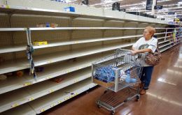 El índice para marzo fue del 4,1%. Anaqueles vacíos en los supermercados, parte del problema del precio de los alimentos 