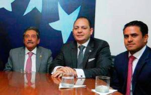  Gorrín, Perdomo y Meza son los ejecutivos que se presentaron como los nuevos propietarios de Globovisión por la cual pagaron 68 millones de dólares