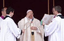 El Papa Francisco comenzó la ceremonia de canonización en latín 