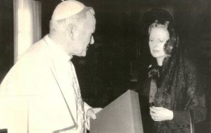 Juan Pablo II trató de convencer a Thatcher de retirarse de las Islas y aceptar la paz