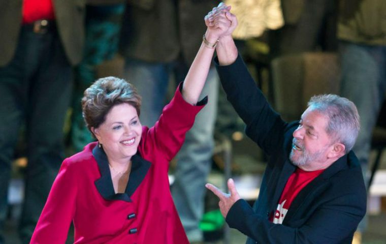 Dilma y Lula da Silva durante la ceremonia 