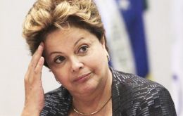 La presidenta carece del carisma de su promotor político Lula da Silva y la economía brasileña sigue a bajo ritmo 