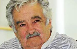 A instancias del presidente Mujica Uruguay legalizó la producción y venta de cannabis bajo ciertas condiciones y control estatal 
