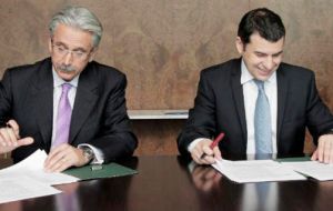 En julio de 2013, YPF y Chevron firmaron un acuerdo para desarrollar los depósito de Vaca Muerta 