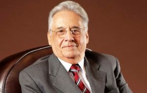 Ex-presidente Cardoso: las democracias autoritarias que tienen en el voto un aval”