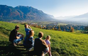 Liechtenstein tiene 35.000 habitantes y un PBI per cápita que se aproxima a los 100.000 dólares. 