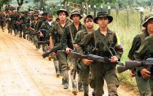La guerrilla apoyada en despuntar por los cubanos ha dejado 220.000 muertos y seis millones de desplazados